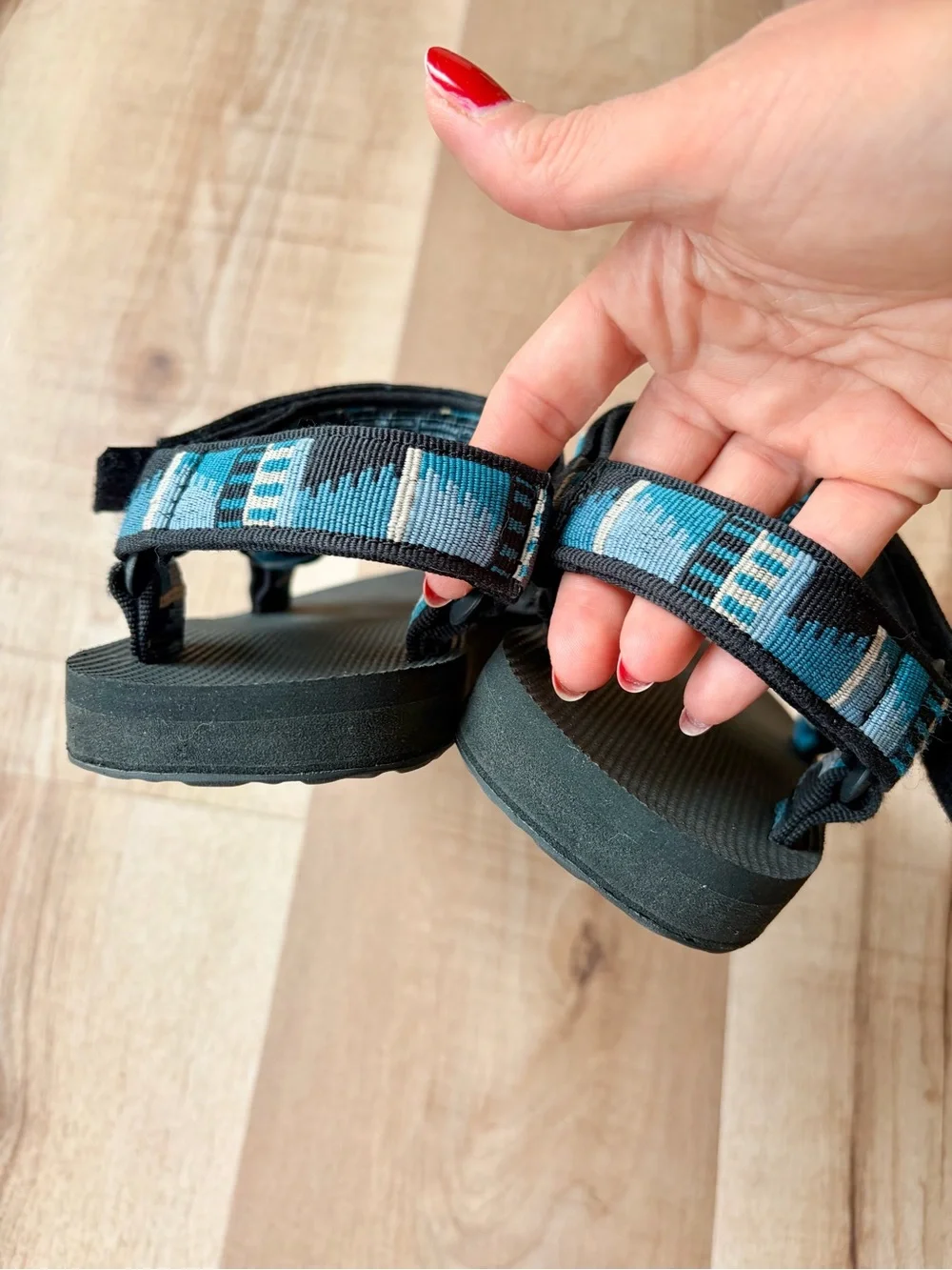 Teva Men’s Original Universal Black and Blue Adjustable Strap Sandals Size 7